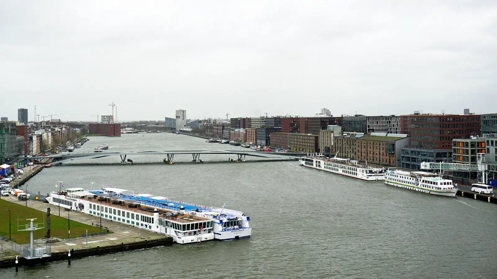 Vista de parte del puerto de Ámsterdam