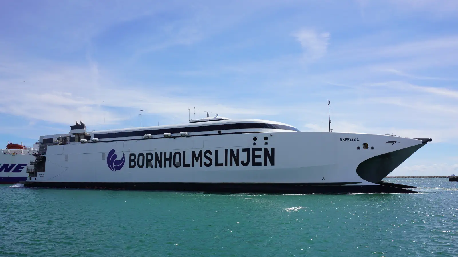 Bornholmslinjen Ferry El Expreso 1 en el puerto de Ystad.