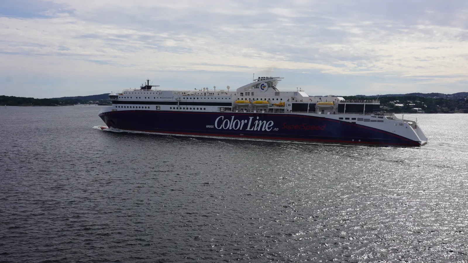 Color Line Ferry El Superspeed 1 en el puerto de Kristiansand, camino de Hirtshals (Dinamarca).