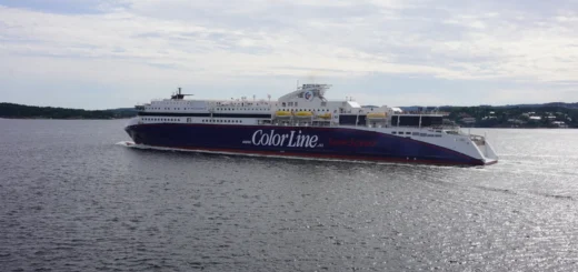 El Ferry SuperSpeed 1 de Color Line en el puerto de Kristiansand saliendo hacia Hirtshals.