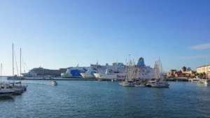Ferries de Moby Lines y Toremar en el puerto de Livorno.