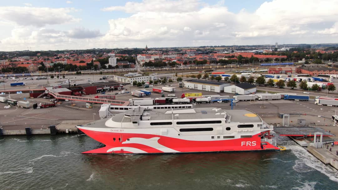 FRS Baltic Ferry Skane Jet en el puerto de Ystad, al sur de Suecia.