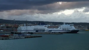 Civitavecchia Ferry El crucero Bonaria de Grimaldi Lines en el puerto de Civitavecchia.