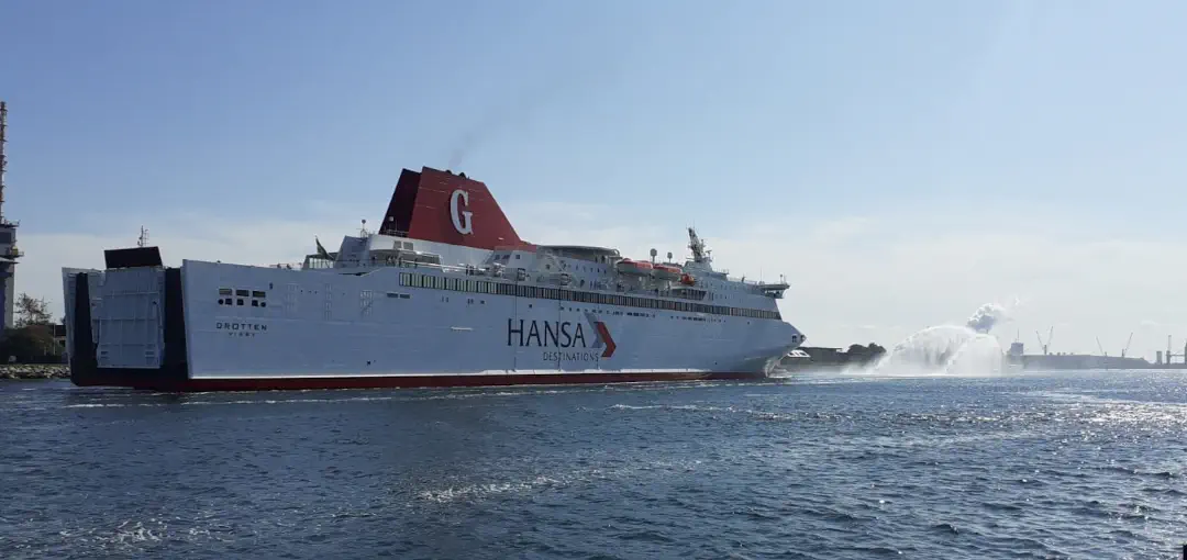 El MS Drotten de Hansa Destinations llega al puerto de Rostock