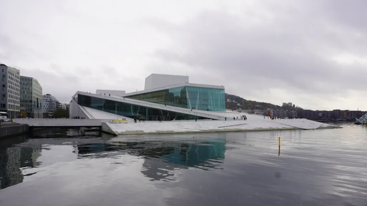 Vista de la ópera de Oslo.