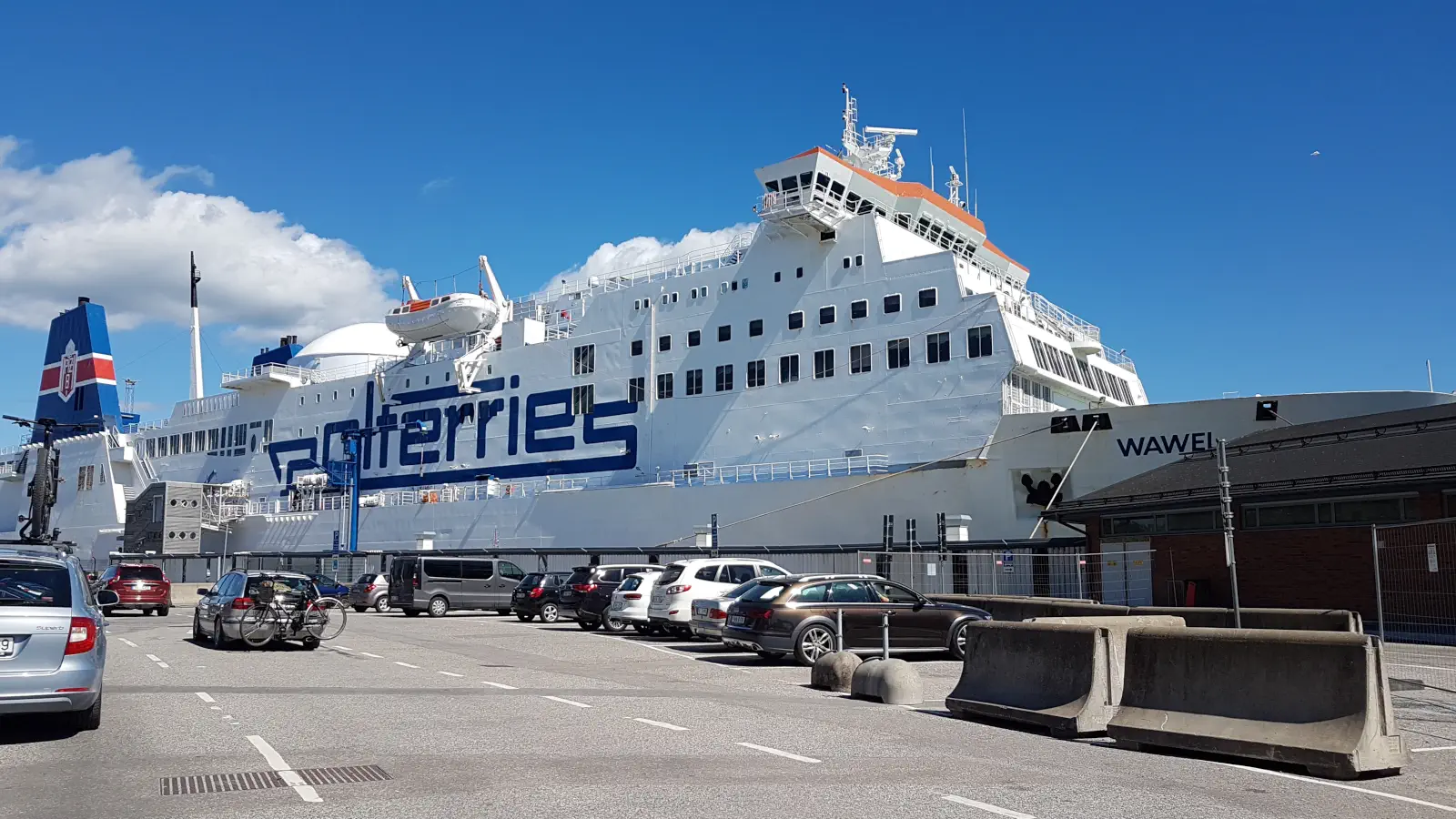 Ferry Los Polferries Wawel en el puerto de Nynasham.