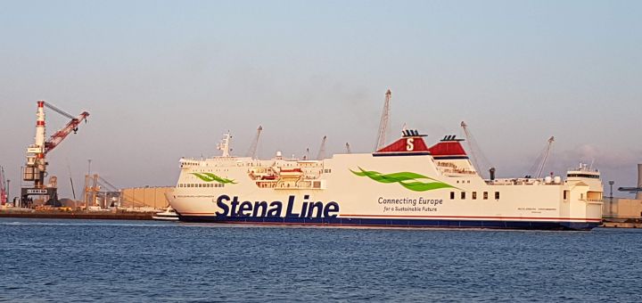 Stena Line Ferry Mecklemburgo-Pomerania Occidental en el puerto de Rostock