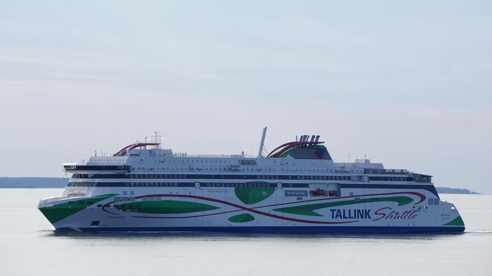 Ferry El nuevo Megastar de Tallink Silja está desplegado en la ruta Tallin-Helsinki-Tallin y ofrece varias travesías diarias entre ambas ciudades.