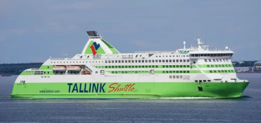 Ferry El Tallink Silja Star está en servicio en la ruta Tallin-Helsinki-Tallin.
