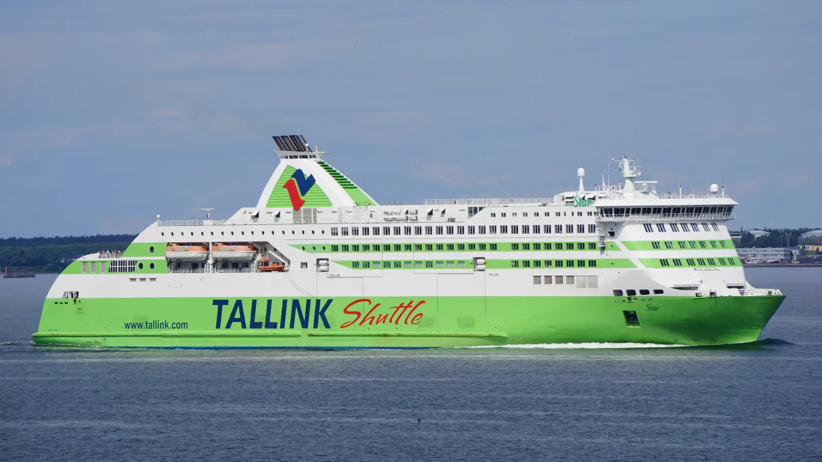 Ferry El Tallink Silja Star está en servicio en la ruta Tallin-Helsinki-Tallin.