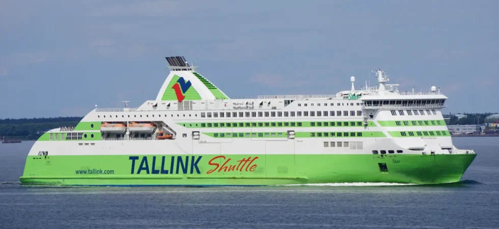 Ferry El Tallink Silja Star está en servicio en la ruta Tallin-Helsinki-Tallin.