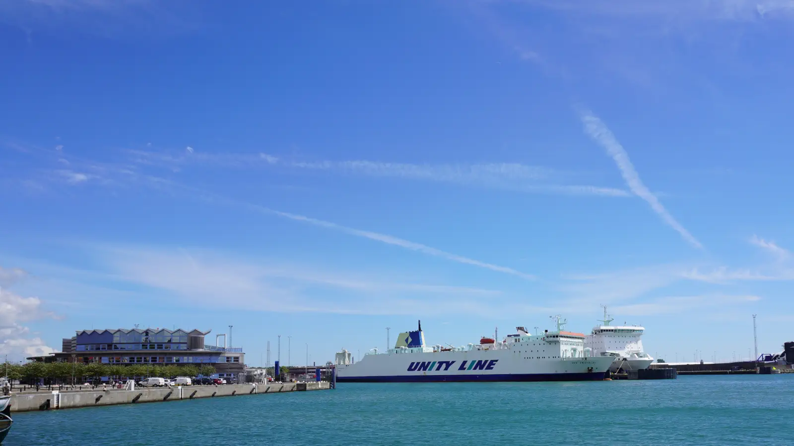 El puerto de transbordadores de Ystad ofrece espacio para varios transbordadores.
